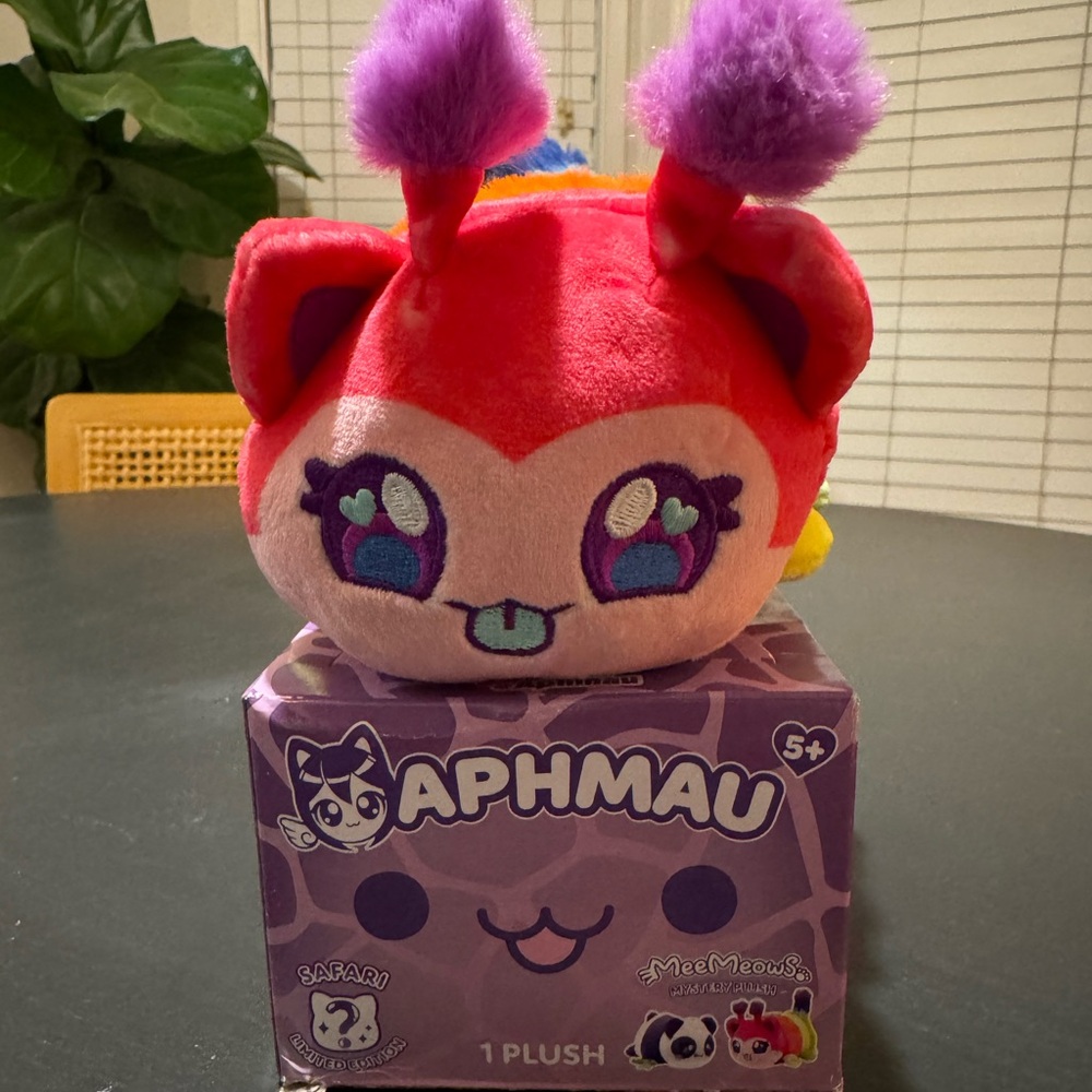 Aphmau MeeMeows Safari Series - Rare Catepillar Cat 6”